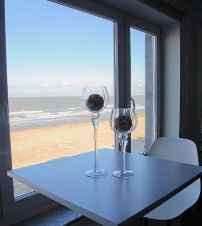 Modern Appartement Op De Zeedijk Met 2 Slaapkamers Te Oostende Eksteriør bilde